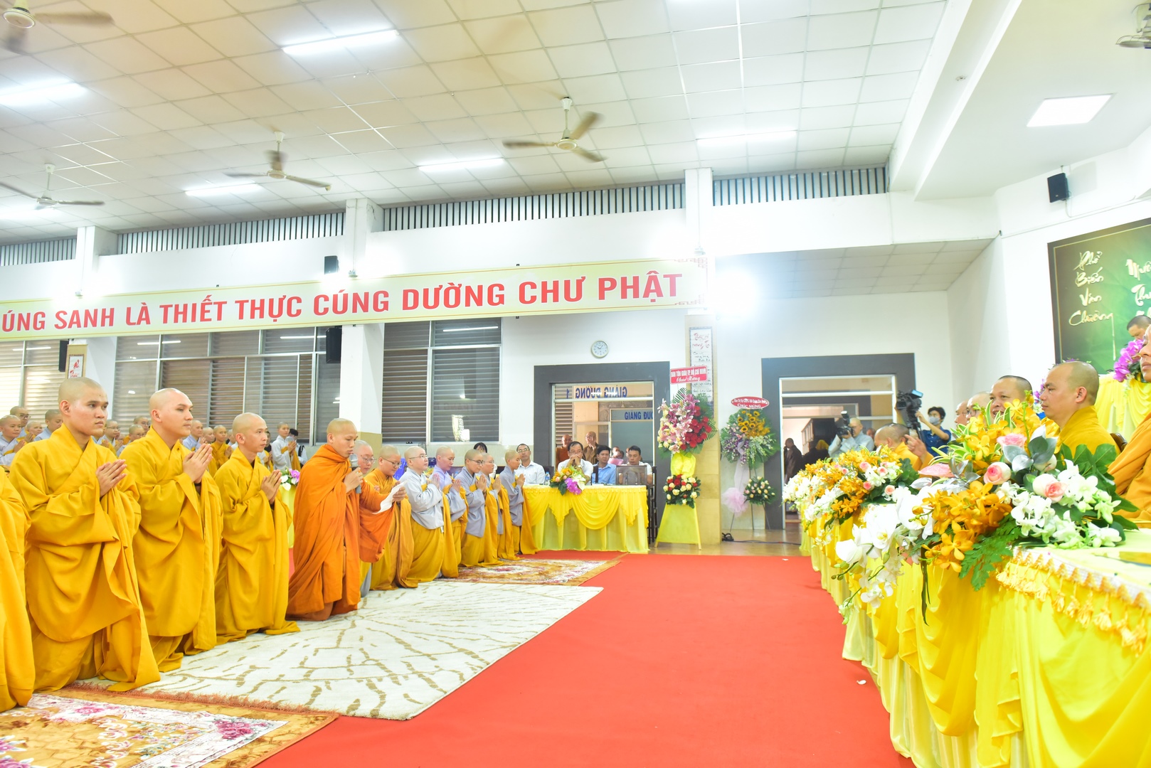 Ban Giáo dục Phật giáo TP.HCM cúng dường đến Trường Trung cấp Phật học TP.HCM