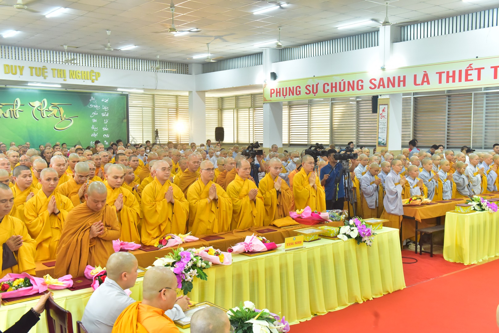 Ban Giáo dục Phật giáo TP.HCM cúng dường đến Trường Trung cấp Phật học TP.HCM