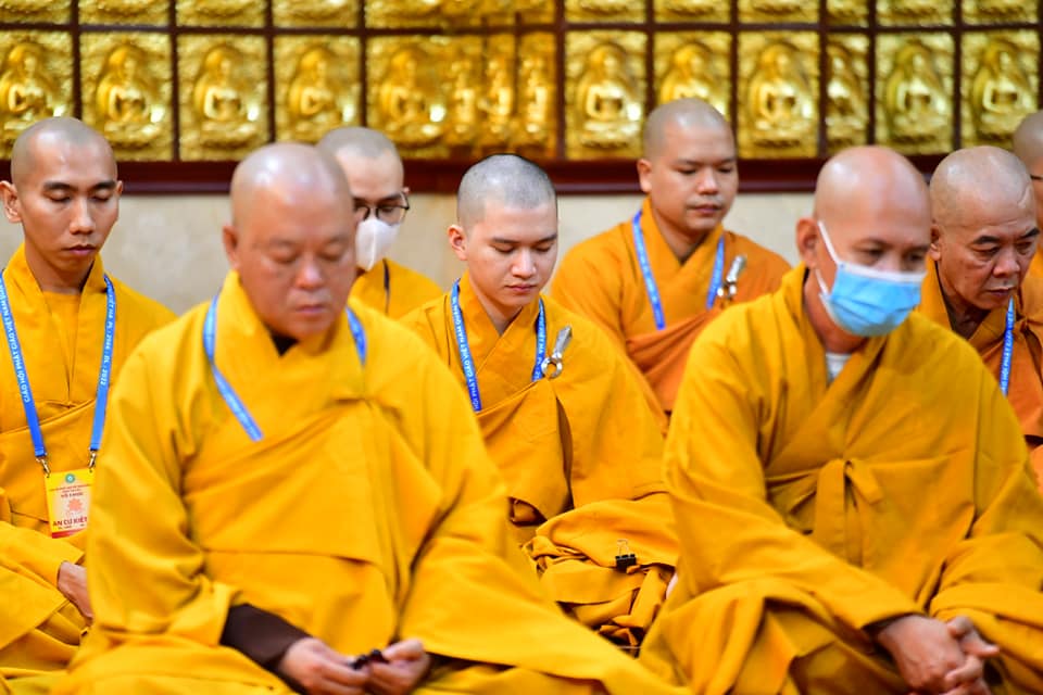 Quỹ Đạo Phật Ngày Nay trang nghiêm cúng dường chư Tăng quận 10 nhân lễ bố-tát tại Chùa Giác Ngộ