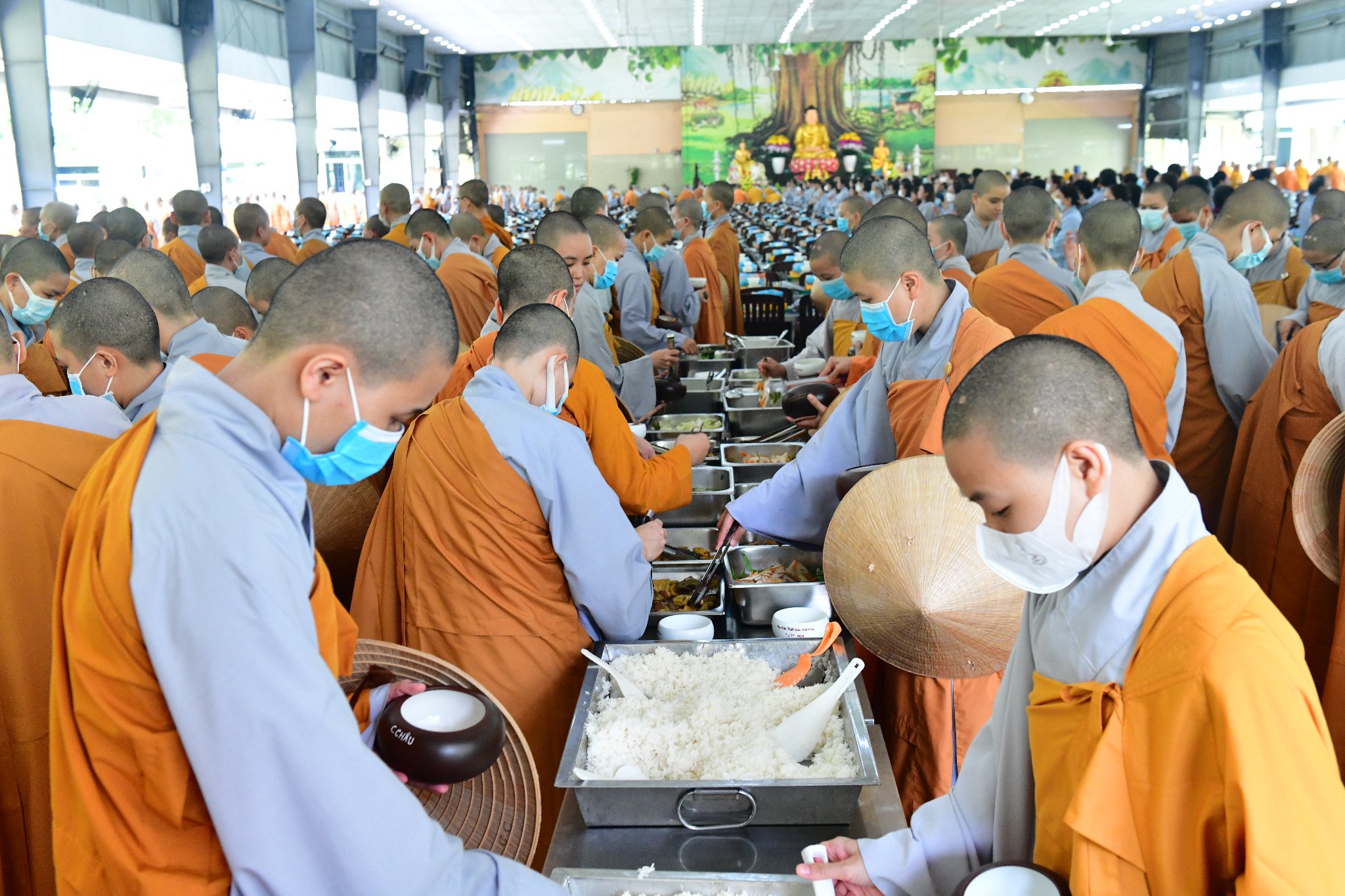 Phái đoàn Phật giáo tỉnh Đồng Tháp cúng dường 650 triệu đồng tại Trường hạ Học viện PGVN tại Tp. HCM