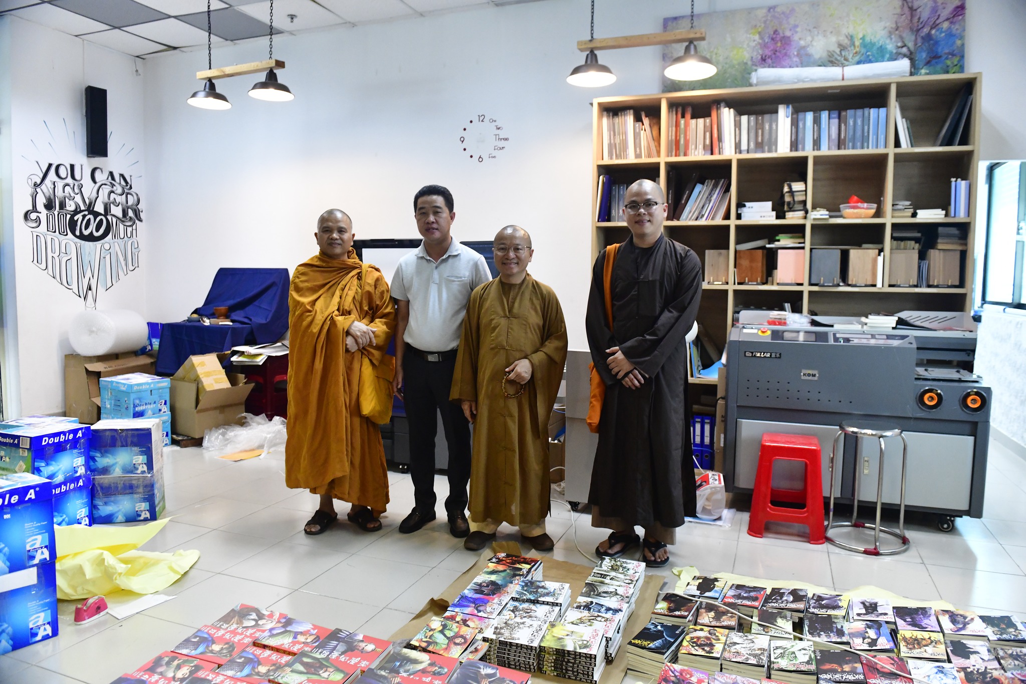 Chư Tôn đức trong Hội đồng Điều hành Học viện PGVN tại Tp. HCM đến tham quan Thư viện ĐH Tôn Đức Thắng