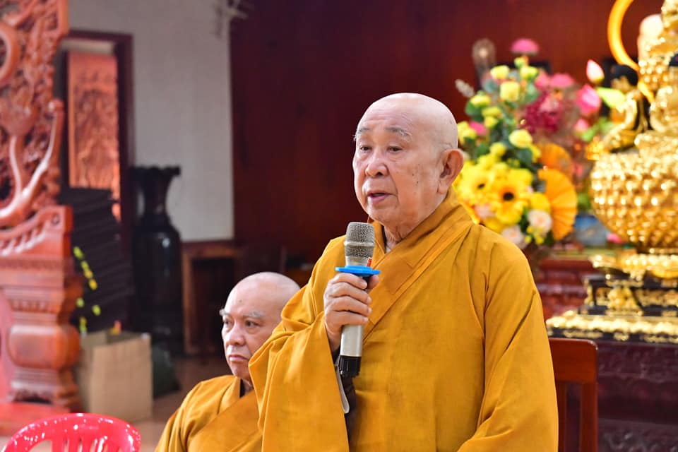 Quỹ Đạo Phật Ngày Nay trang nghiêm cúng dường chư Tăng quận 10 nhân lễ bố-tát tại Chùa Giác Ngộ