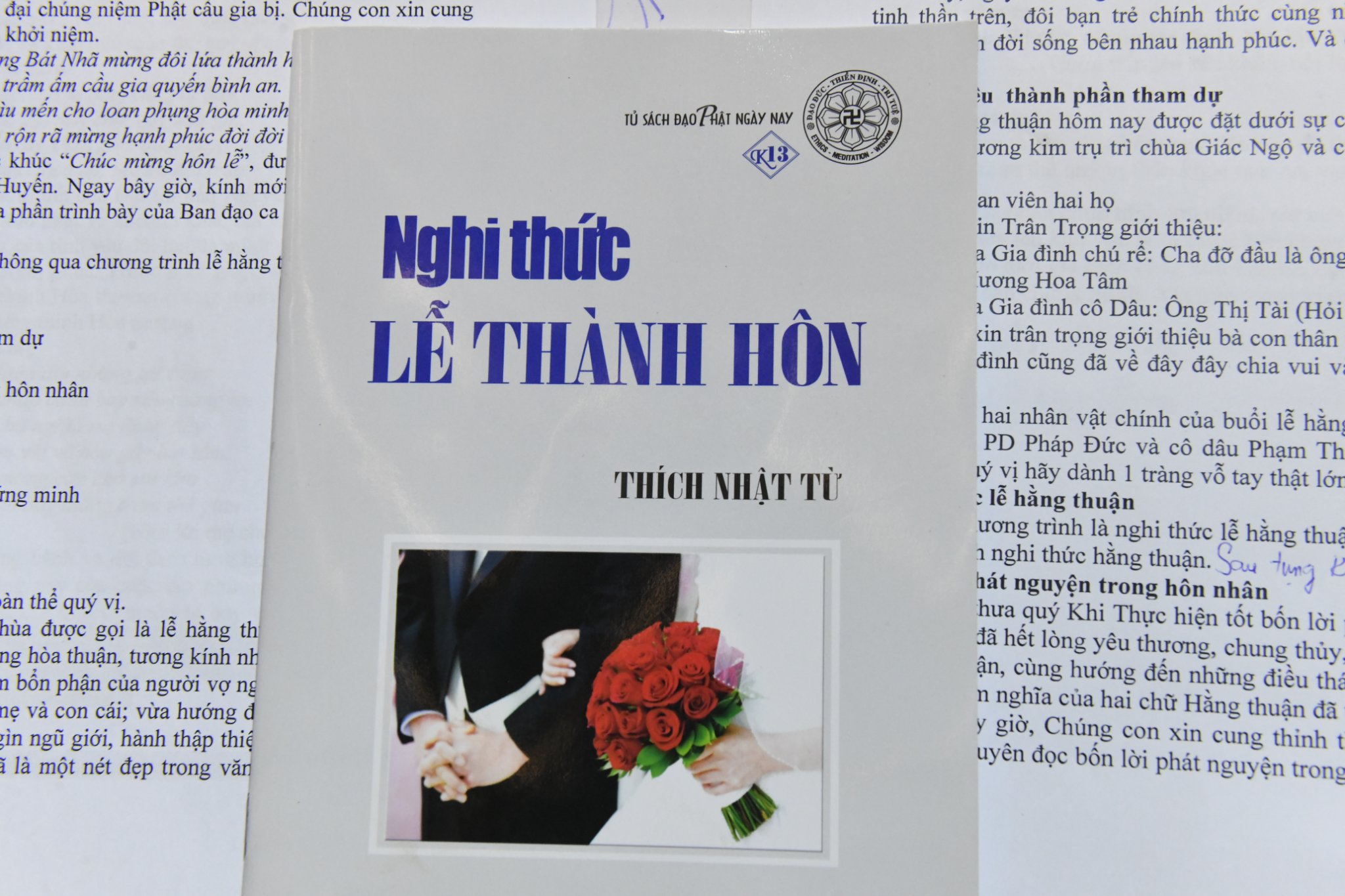 Hạnh phúc trăm năm với tình yêu trong tuệ giác nhà Phật