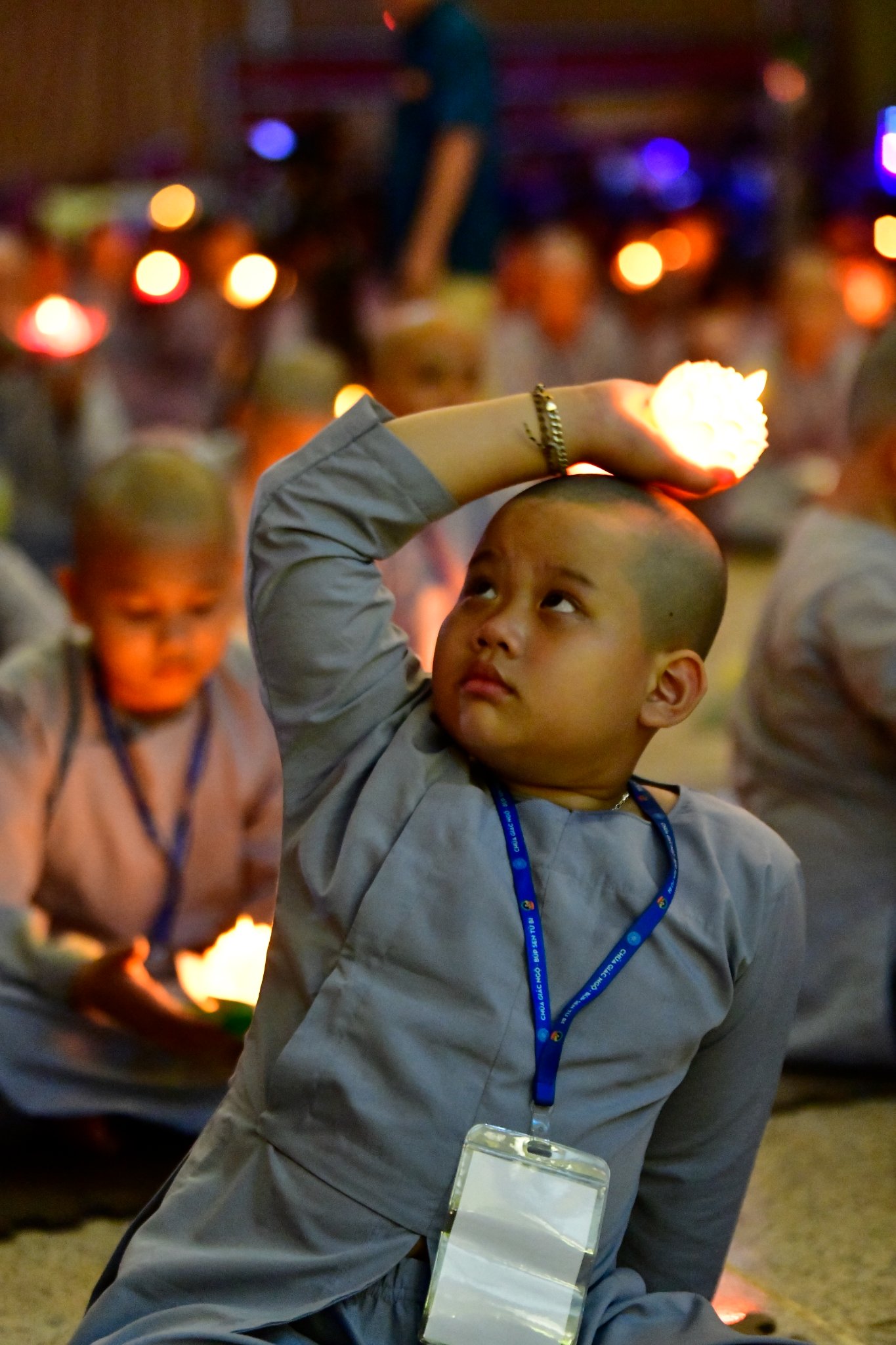 Thiêng liêng lễ &quot;Thắp nến tri ân cha mẹ&quot; trong Khóa tu Xuất Gia Báo Hiếu