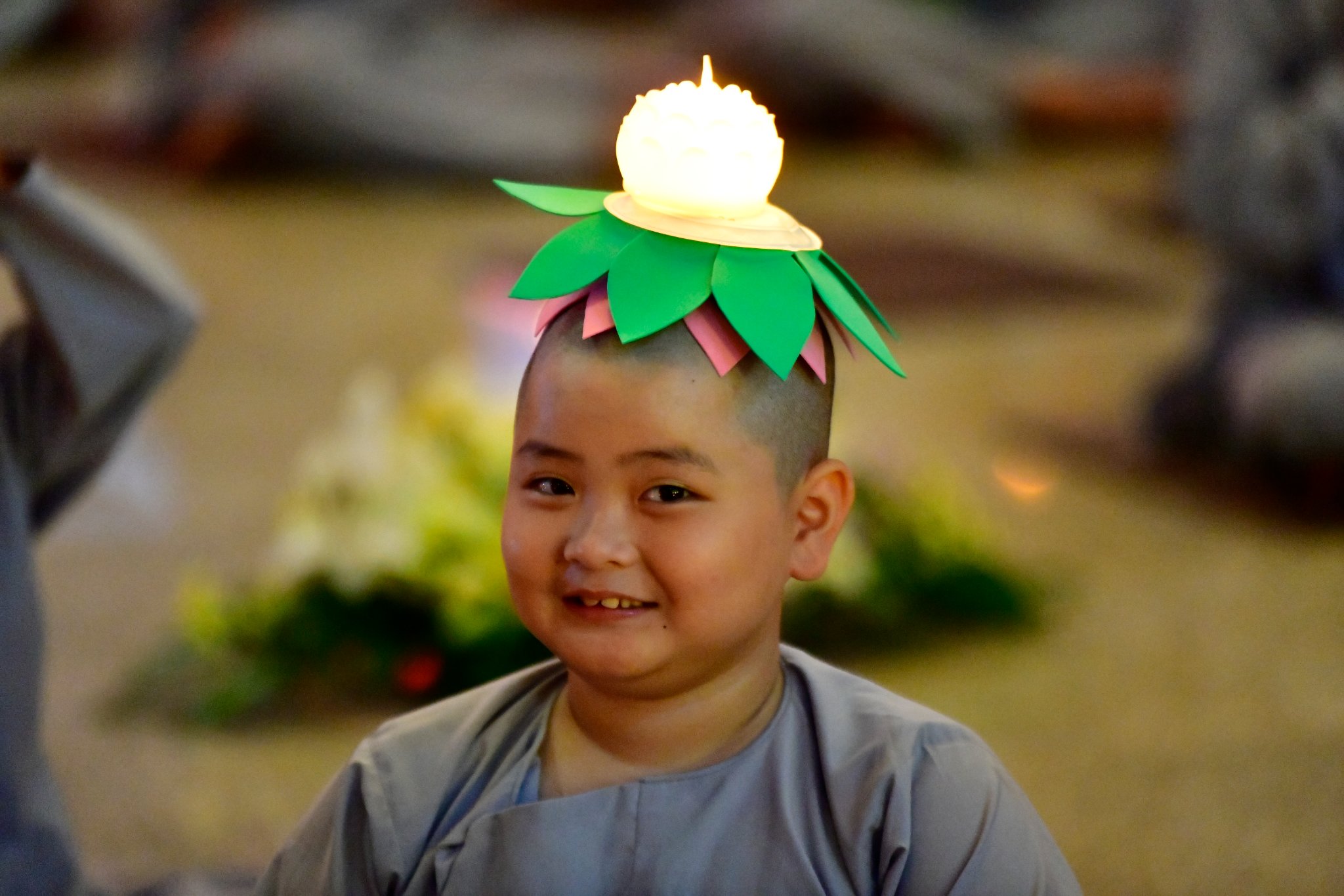 Thiêng liêng lễ &quot;Thắp nến tri ân cha mẹ&quot; trong Khóa tu Xuất Gia Báo Hiếu