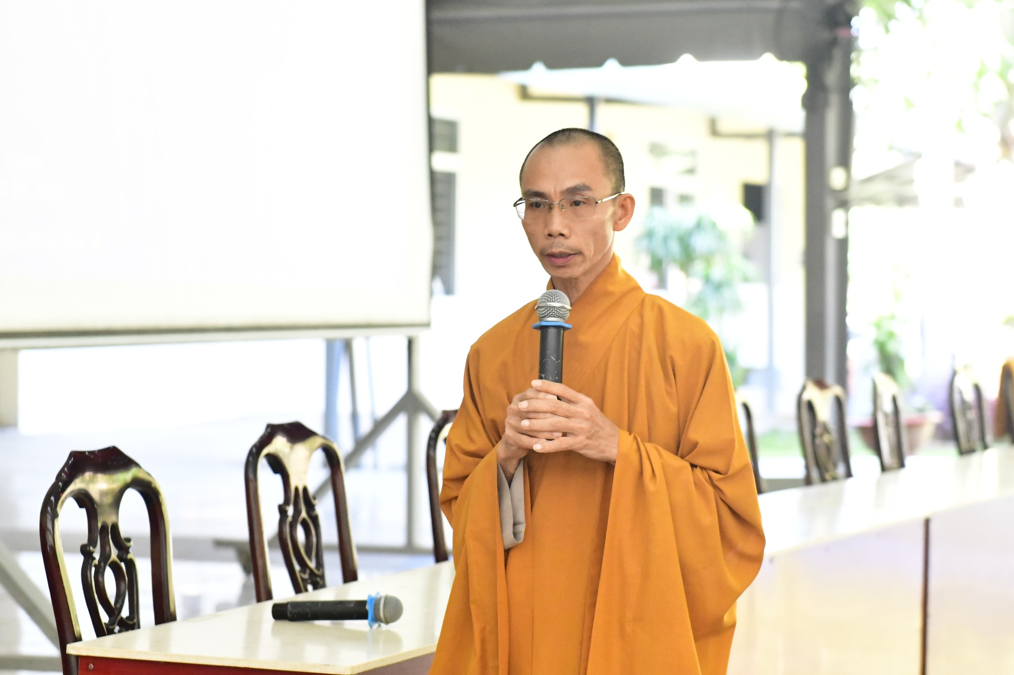 TT. Thích Nhật Từ chia sẻ pháp thoại &quot;Kỹ năng và lợi ích của thở thiền&quot; với hơn 1.200 Tăng Ni