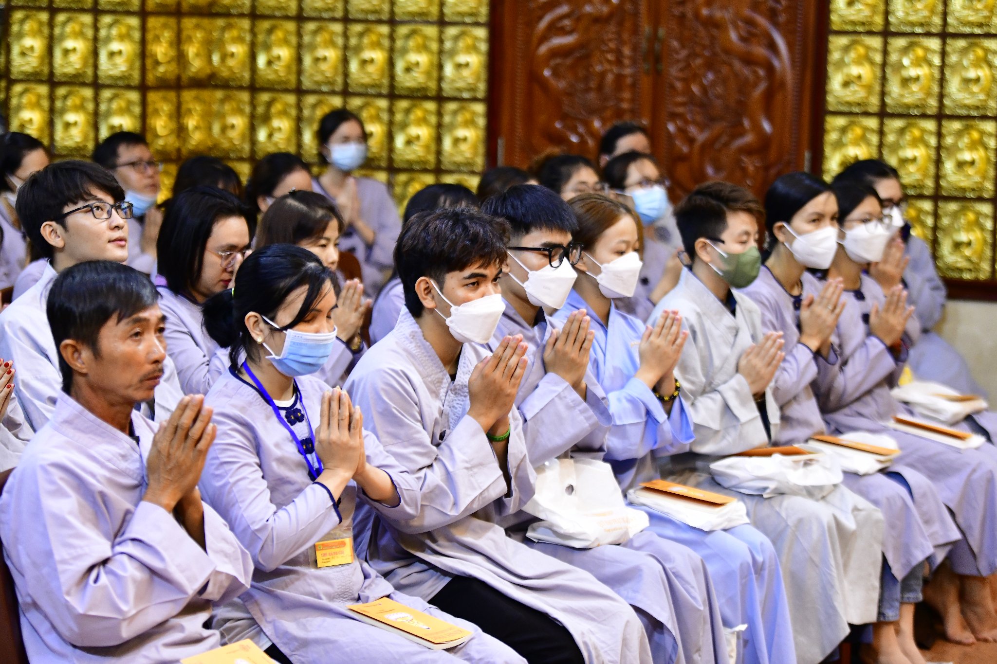 Hơn 500 hành giả sáng suốt chọn đức Phật làm bậc thầy tâm linh tại Chùa Giác Ngộ