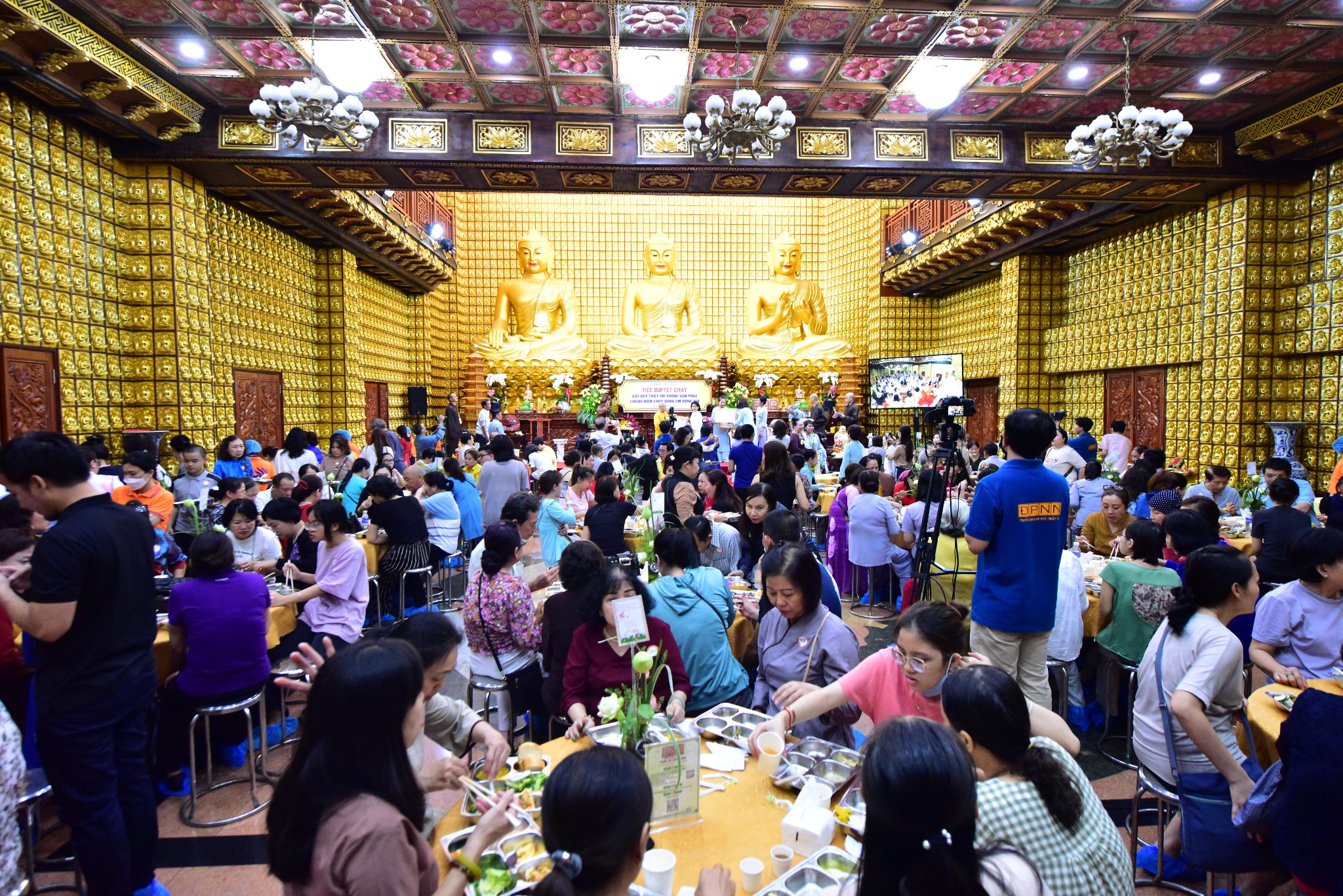 Hơn 1.300 lượt khách tham dự Tiệc Buffet chay gây quỹ xây dựng Chùa Quan Âm Đông Hải