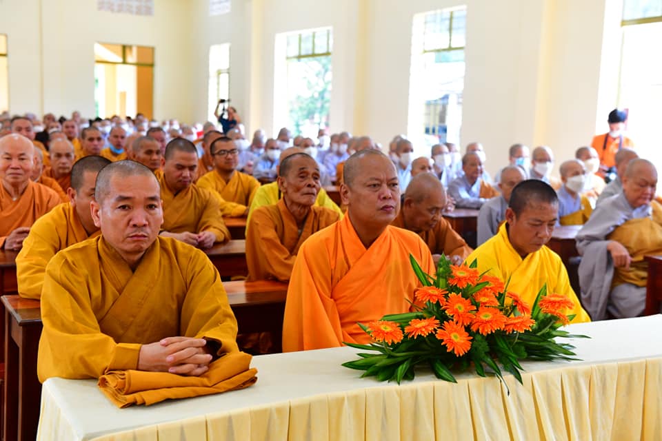 8 đặc tính của giáo pháp mà người xuất gia cần nỗ lực nương theo để tu học
