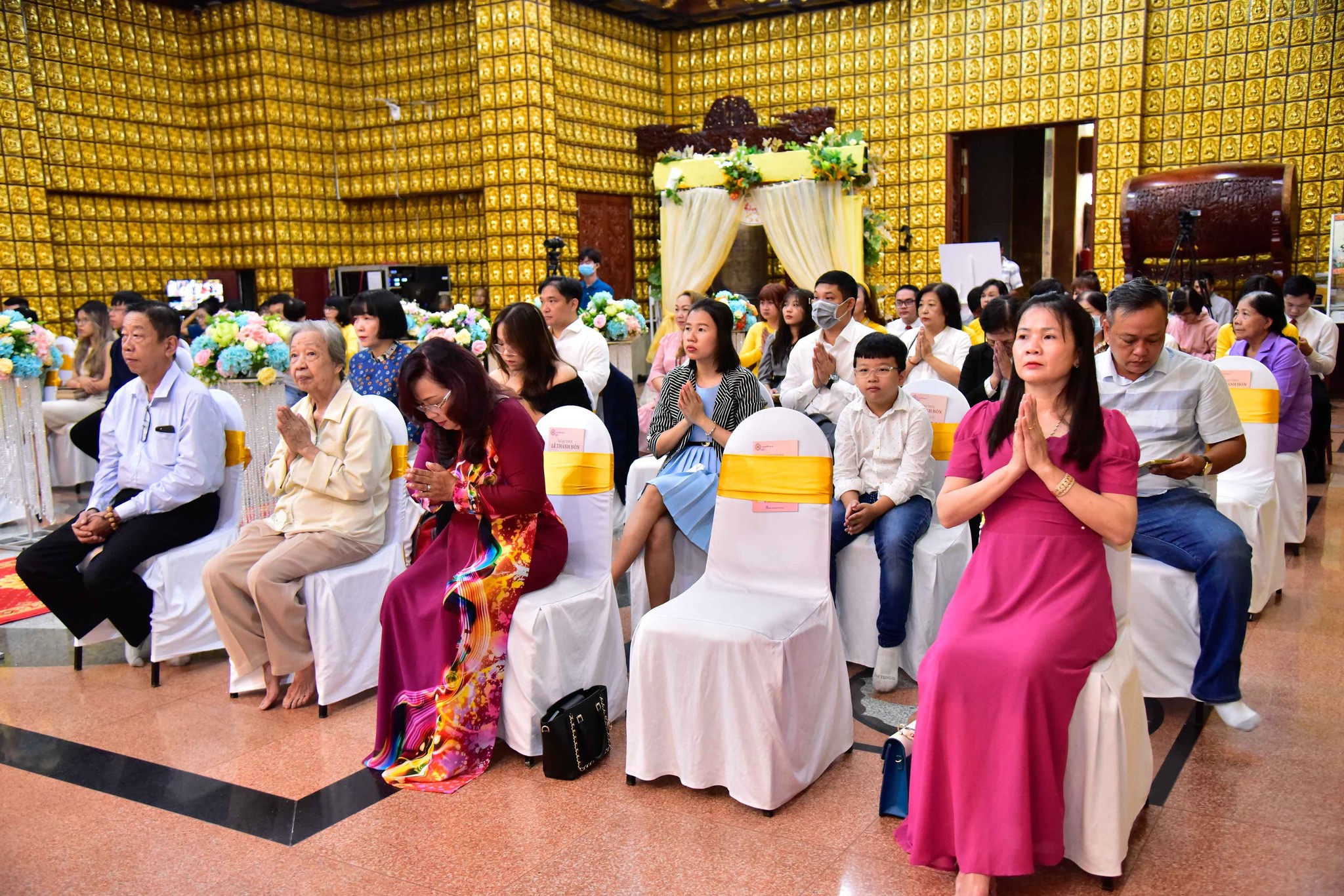 Chung đường đời, chung đường đạo - Vợ chồng hạnh phúc biết bao