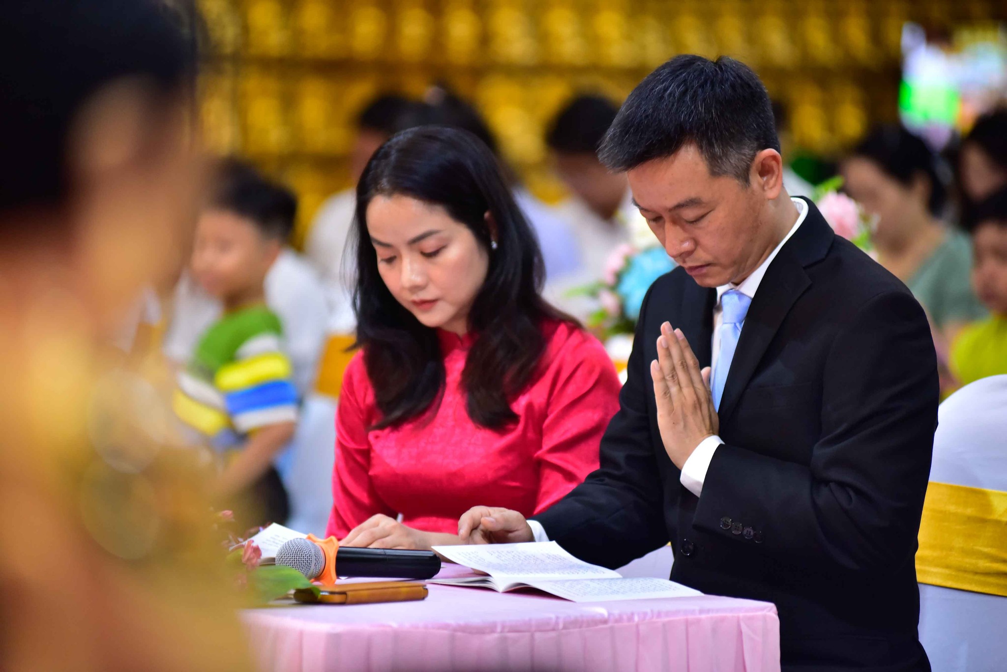 Chung đường đời, chung đường đạo - Vợ chồng hạnh phúc biết bao