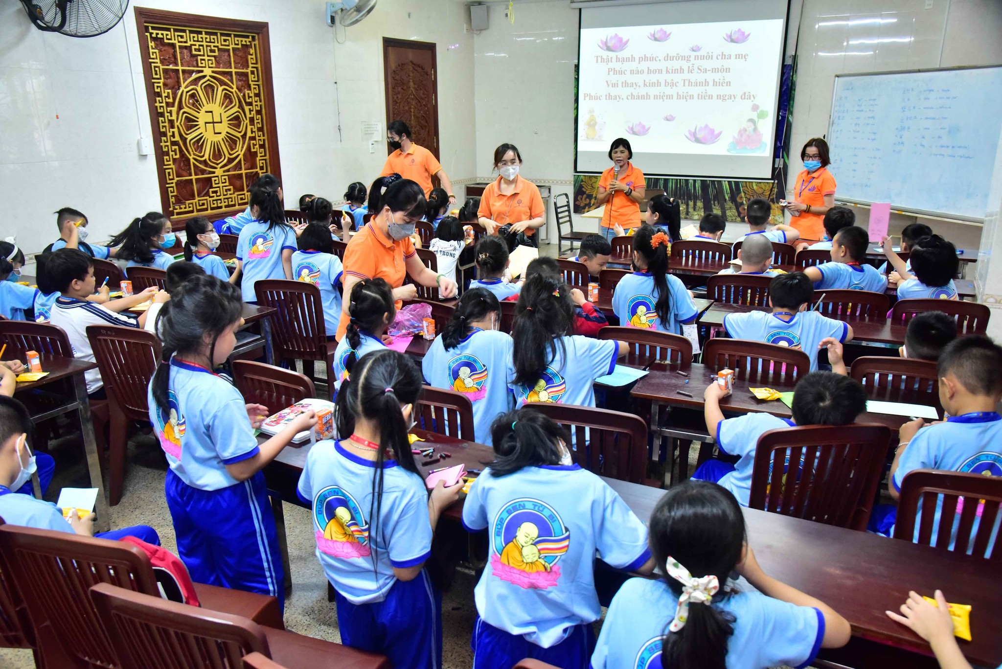 Ươm mầm tuệ giác cho trẻ thơ