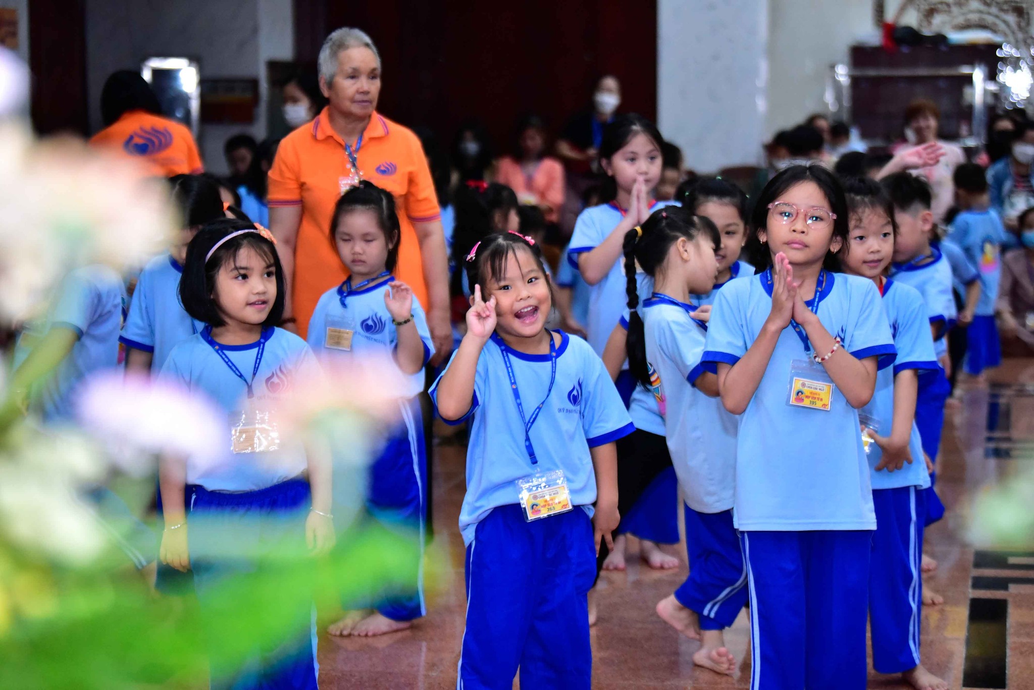 Cha mẹ ơi, cho con đến chùa học tập, vui chơi!