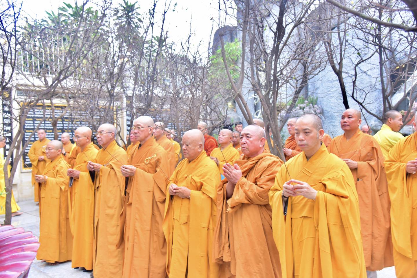 Ban Trị sự GHPGVN Thành phố Hồ Chí Minh Vấn an Đức pháp chủ  Hội đồng chứng minh GHPGVN