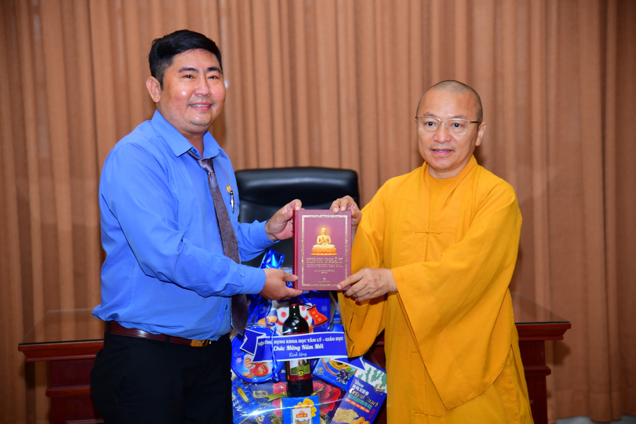 Viện ứng dụng khoa học tâm lý - giáo dục thăm thiền viện Vạn Hạnh