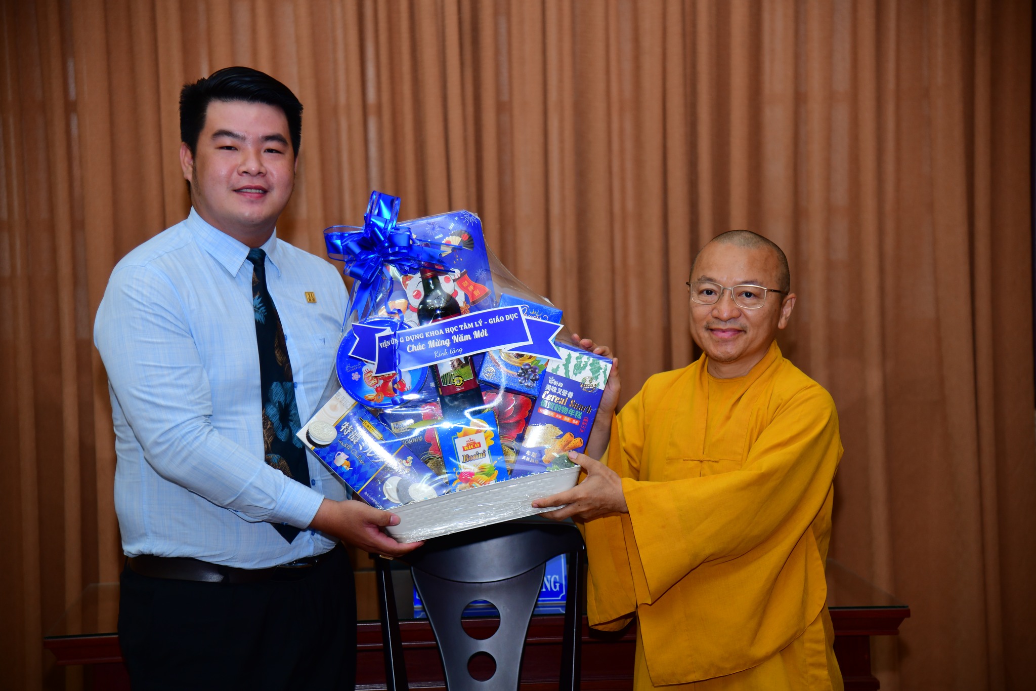 Viện ứng dụng khoa học tâm lý - giáo dục thăm thiền viện Vạn Hạnh