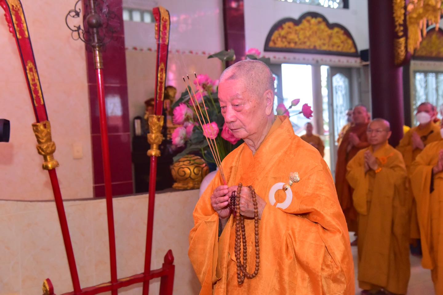 Ban Trị sự GHPGVN Thành phố Hồ Chí Minh Vấn an Đức pháp chủ  Hội đồng chứng minh GHPGVN