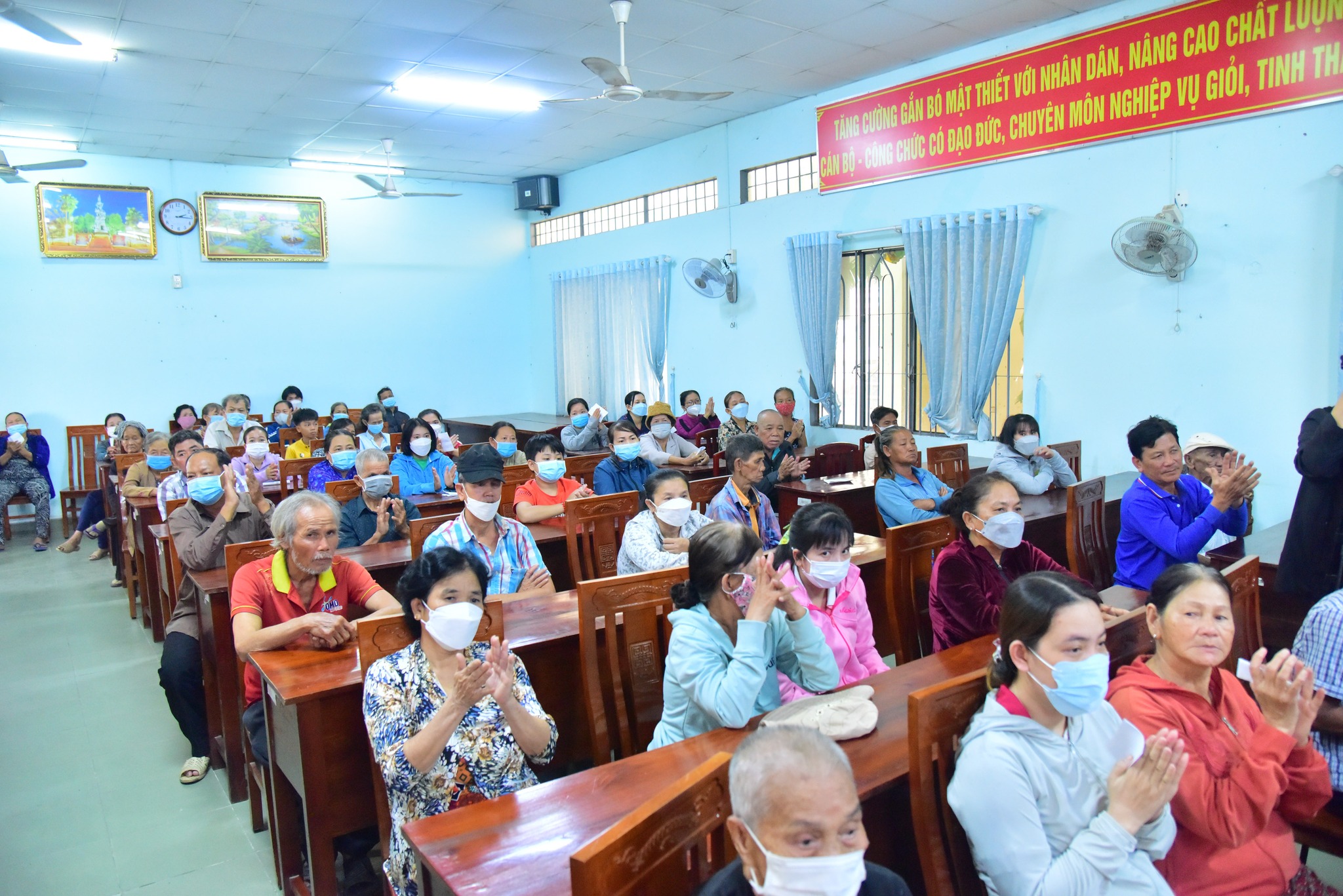 Quỹ Đạo Phật Ngày Nay trao 300 phần quà cho các hộ khó khăn tại xã Phước Vĩnh An huyện Củ Chi