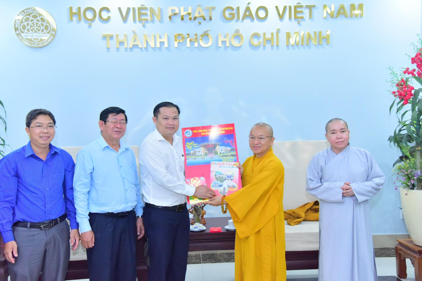 Huyện ủy, HĐND, UBND, UBMTTQVN huyện Bình Chánh thăm chúc tết Học viện Phật giáo Việt Nam tại TP.HCM