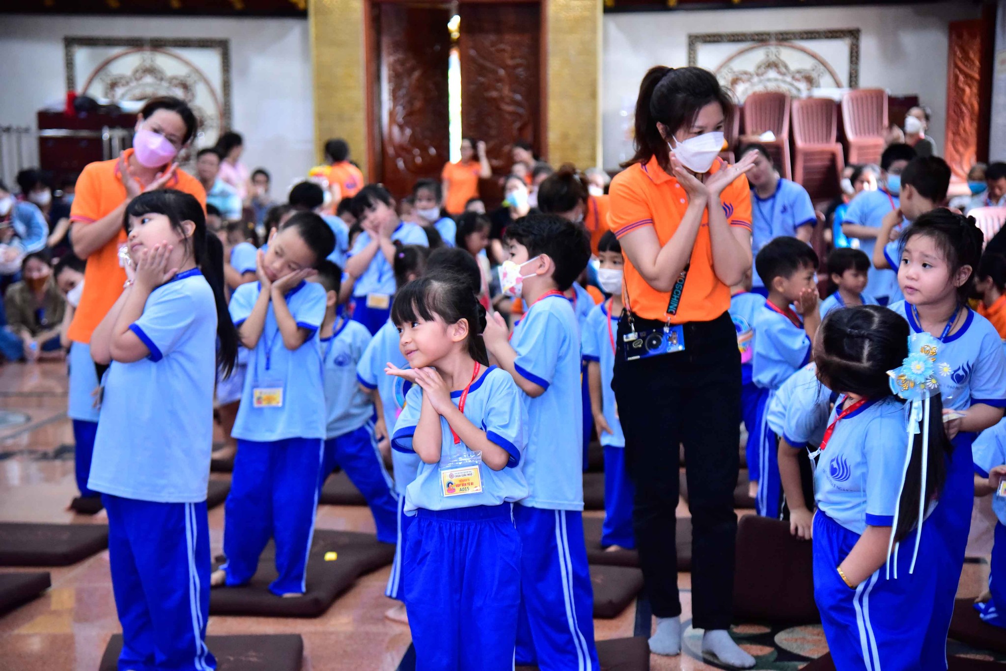 Cha mẹ ơi, cho con đến chùa học tập, vui chơi!