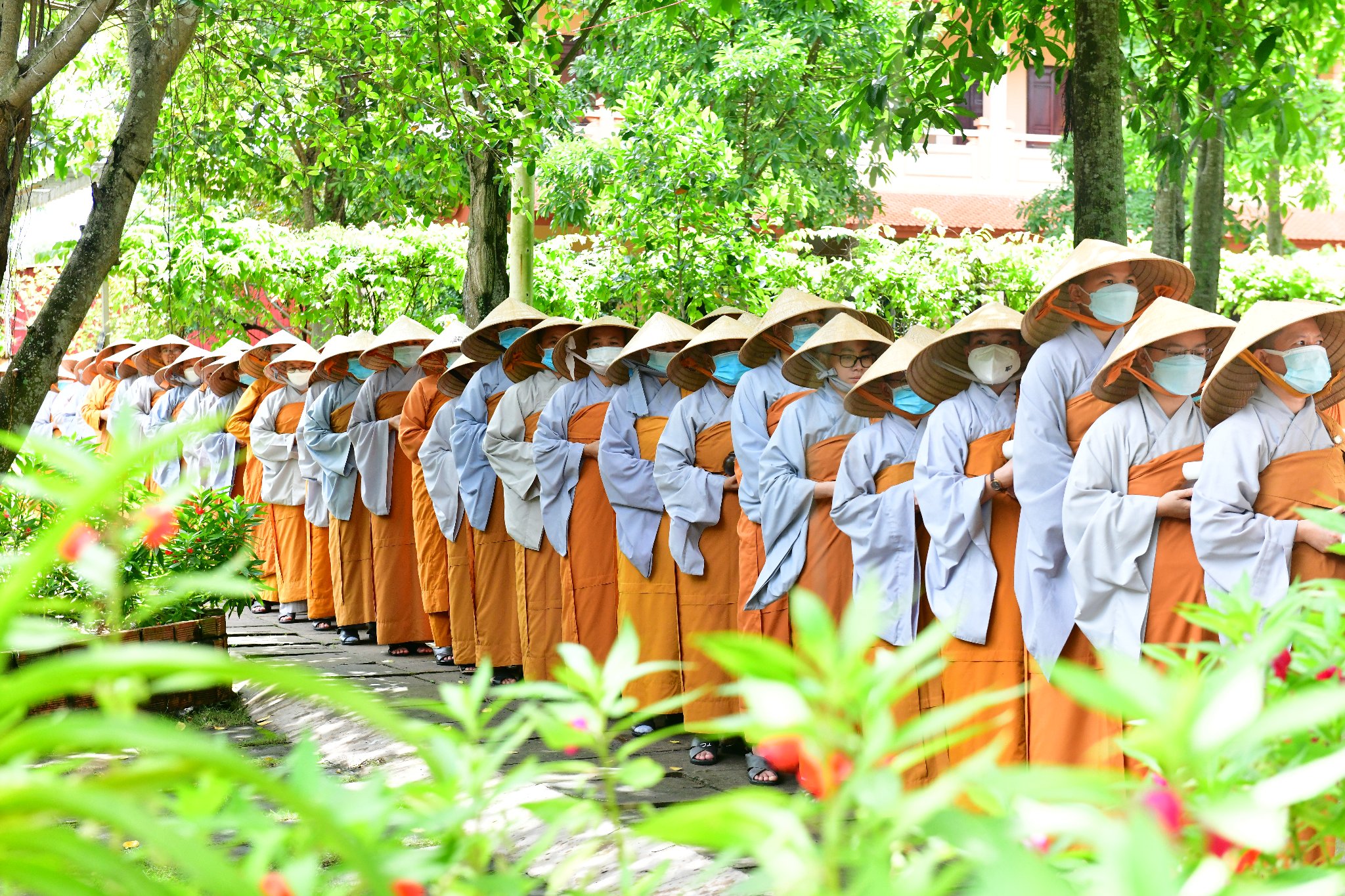 Phái đoàn Phật giáo tỉnh Đồng Tháp cúng dường 650 triệu đồng tại Trường hạ Học viện PGVN tại Tp. HCM