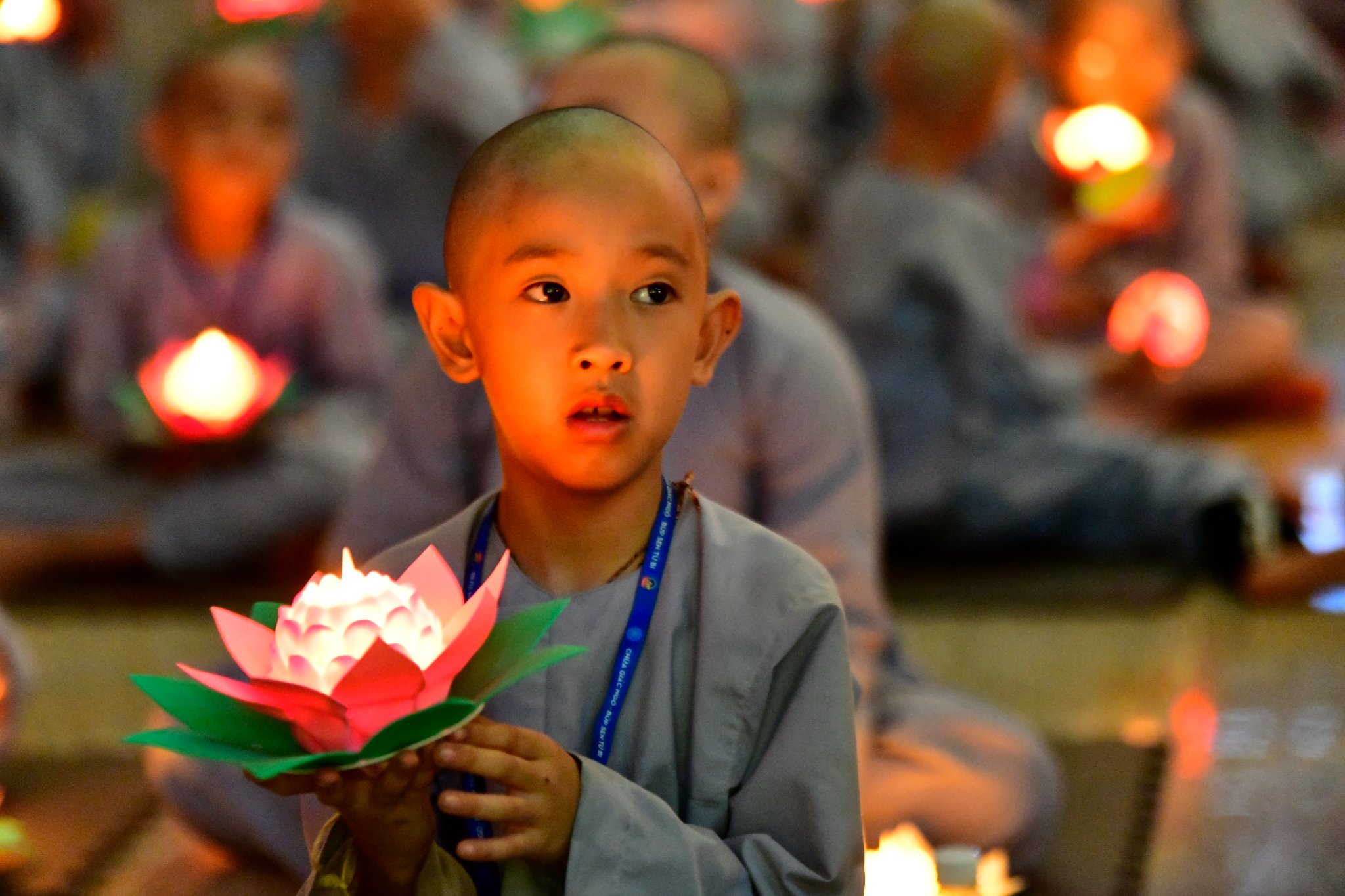 Thiêng liêng lễ &quot;Thắp nến tri ân cha mẹ&quot; trong Khóa tu Xuất Gia Báo Hiếu