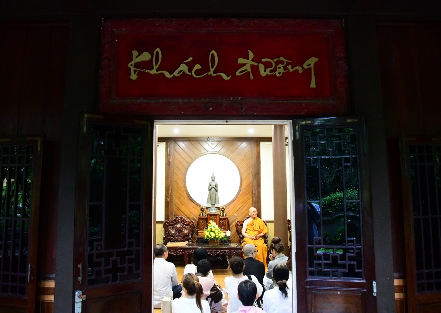 Cung thỉnh Đức Phó Pháp chủ Viên Minh chứng minh Hội thảo “Thiền Vipassana trong đời sống hiện đại”