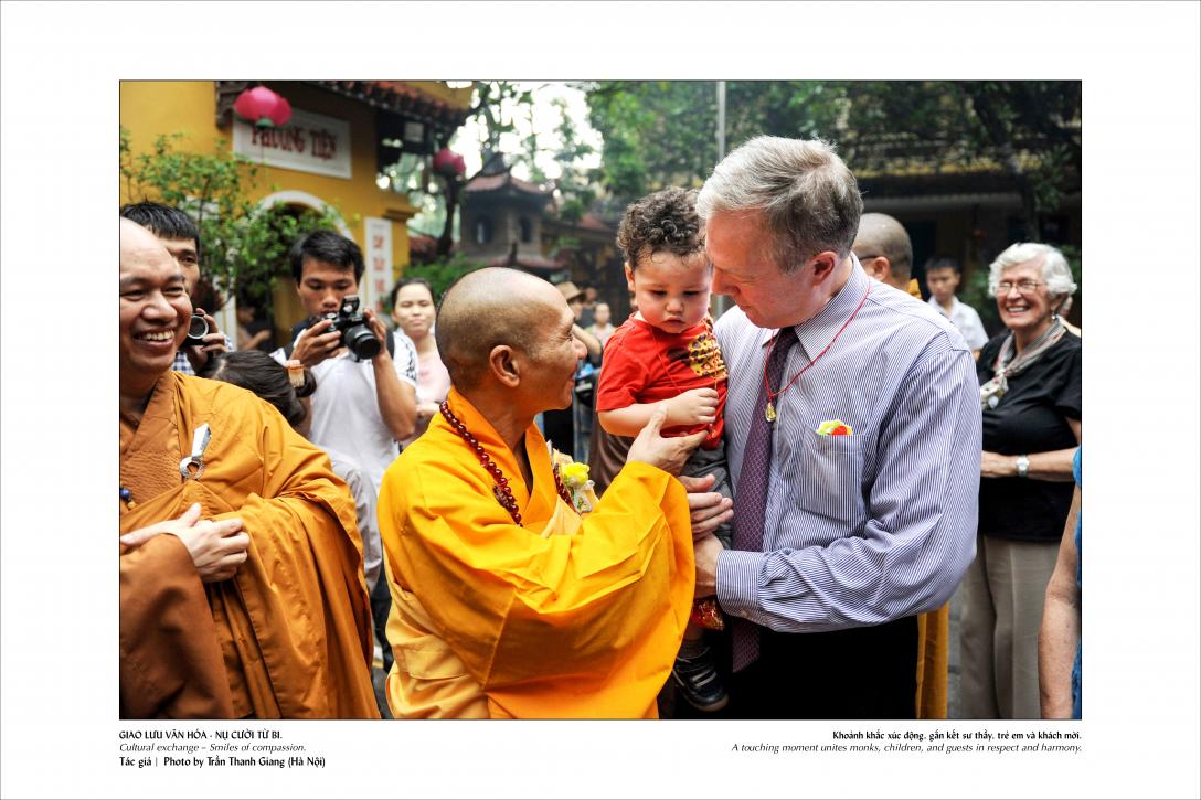 Sách ảnh nghệ thuật “Tuệ giác Phật giáo: Nhân phẩm và Hòa bình” chào mừng Đại lễ Vesak 2025