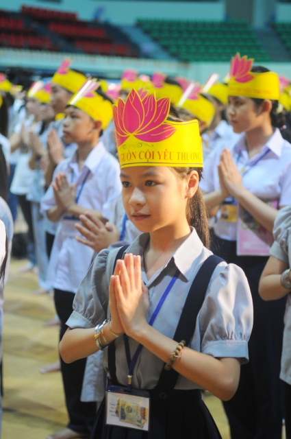 Chùm ảnh : Hơn 3200 Bạn trẻ tham dự khóa tu &quot; Hãy Trở Về Nguồn Cội Yêu Thương&quot; tại Tp. Đà Nẵng