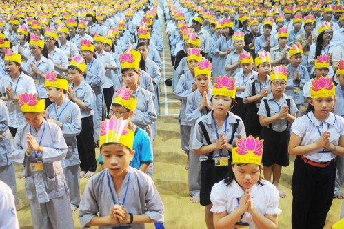 Chùm ảnh : Hơn 3200 Bạn trẻ tham dự khóa tu &quot; Hãy Trở Về Nguồn Cội Yêu Thương&quot; tại Tp. Đà Nẵng