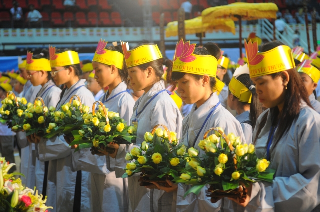 Chùm ảnh : Hơn 3200 Bạn trẻ tham dự khóa tu &quot; Hãy Trở Về Nguồn Cội Yêu Thương&quot; tại Tp. Đà Nẵng