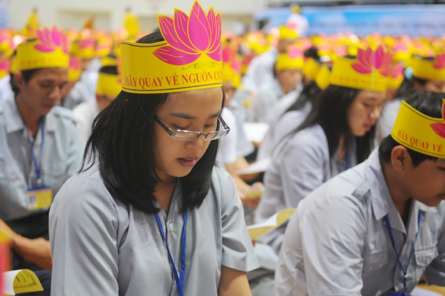 Chùm ảnh : Hơn 3200 Bạn trẻ tham dự khóa tu &quot; Hãy Trở Về Nguồn Cội Yêu Thương&quot; tại Tp. Đà Nẵng