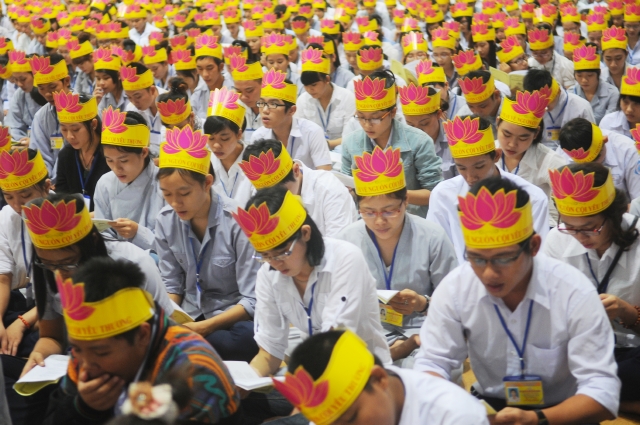 Chùm ảnh : Hơn 3200 Bạn trẻ tham dự khóa tu &quot; Hãy Trở Về Nguồn Cội Yêu Thương&quot; tại Tp. Đà Nẵng