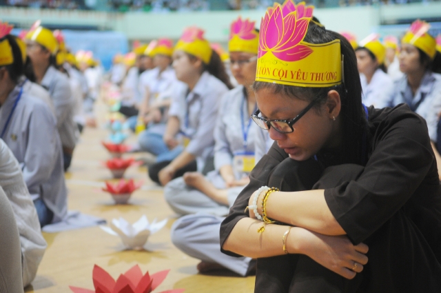 Chùm ảnh : Hơn 3200 Bạn trẻ tham dự khóa tu &quot; Hãy Trở Về Nguồn Cội Yêu Thương&quot; tại Tp. Đà Nẵng