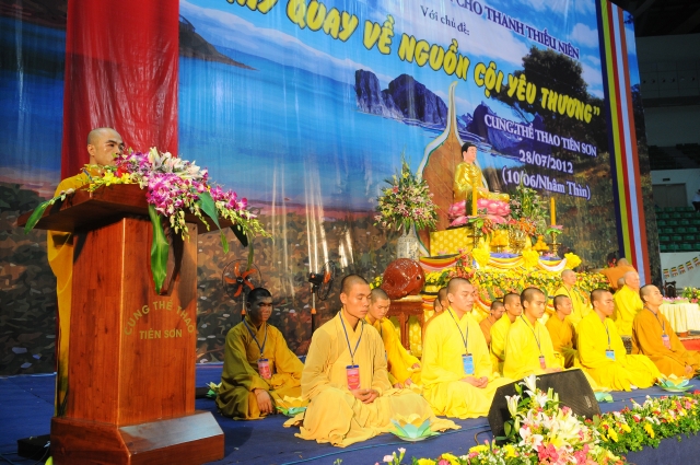 Chùm ảnh : Hơn 3200 Bạn trẻ tham dự khóa tu &quot; Hãy Trở Về Nguồn Cội Yêu Thương&quot; tại Tp. Đà Nẵng