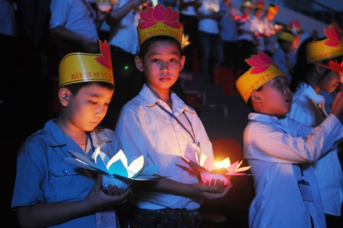 Chùm ảnh : Hơn 3200 Bạn trẻ tham dự khóa tu &quot; Hãy Trở Về Nguồn Cội Yêu Thương&quot; tại Tp. Đà Nẵng