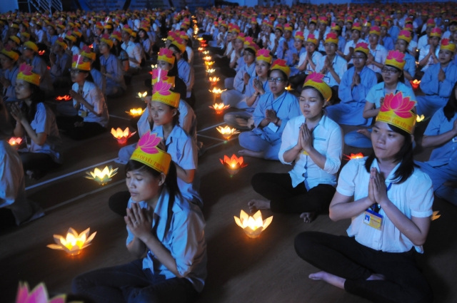 Chùm ảnh : Hơn 3200 Bạn trẻ tham dự khóa tu &quot; Hãy Trở Về Nguồn Cội Yêu Thương&quot; tại Tp. Đà Nẵng