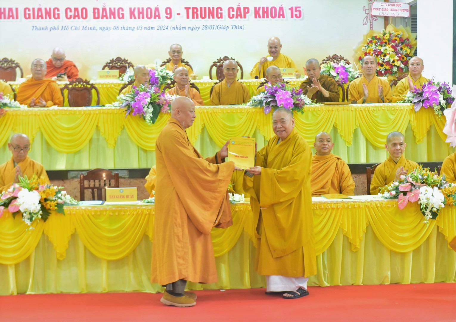 Ban Giáo dục Phật giáo TP.HCM cúng dường đến Trường Trung cấp Phật học TP.HCM