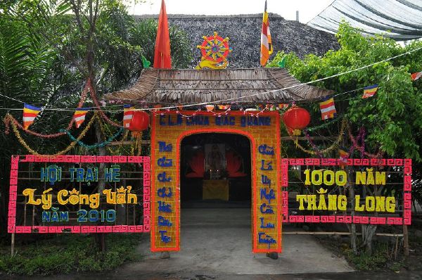 Chùm ảnh : Muôn màu cổng chào tại hội trại Lý Công Uẩn