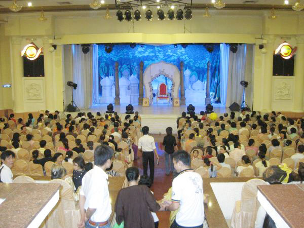Thông điệp tình người trong mùa Sen nở