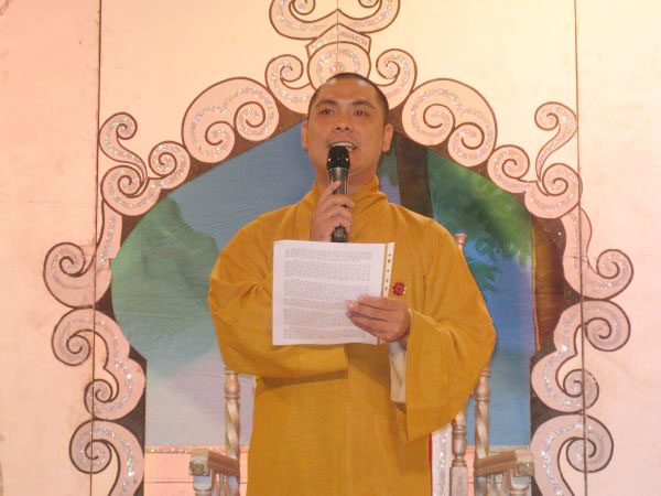 Thông điệp tình người trong mùa Sen nở