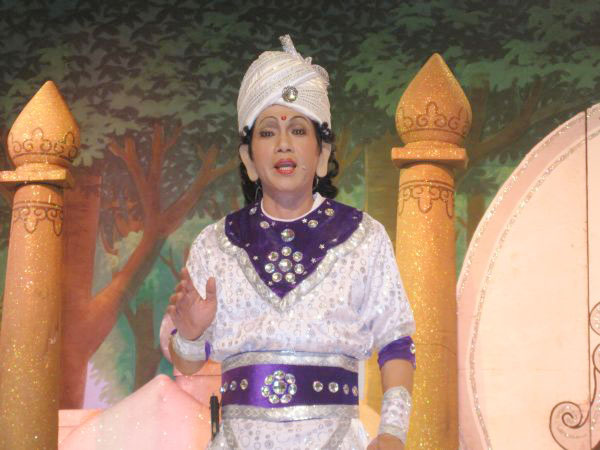 Thông điệp tình người trong mùa Sen nở