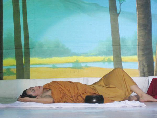 Thông điệp tình người trong mùa Sen nở