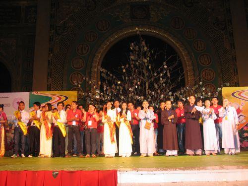 Kết quả cuộc thi chung kết Duyên dáng áo lam và Văn nghệ tối 3/6/2010