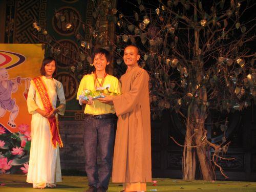 Kết quả cuộc thi chung kết Duyên dáng áo lam và Văn nghệ tối 3/6/2010