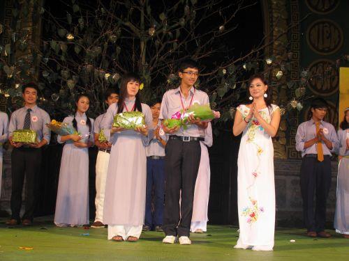 Kết quả cuộc thi chung kết Duyên dáng áo lam và Văn nghệ tối 3/6/2010