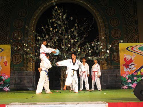 Kết quả cuộc thi chung kết Duyên dáng áo lam và Văn nghệ tối 3/6/2010