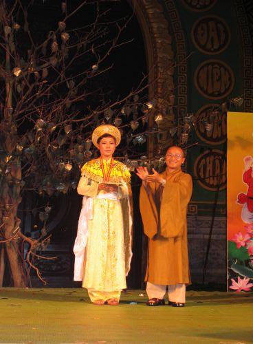 Kết quả cuộc thi chung kết Duyên dáng áo lam và Văn nghệ tối 3/6/2010