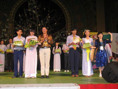 Kết quả cuộc thi chung kết Duyên dáng áo lam và Văn nghệ tối 3/6/2010