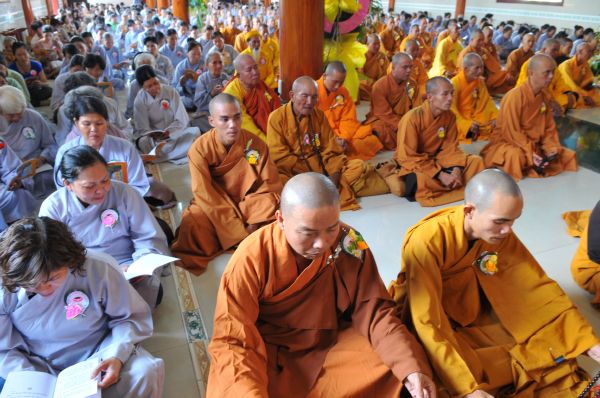 Chùm ảnh: Đại lễ Vu Lan chùa Pháp Bửu - Hóc Môn